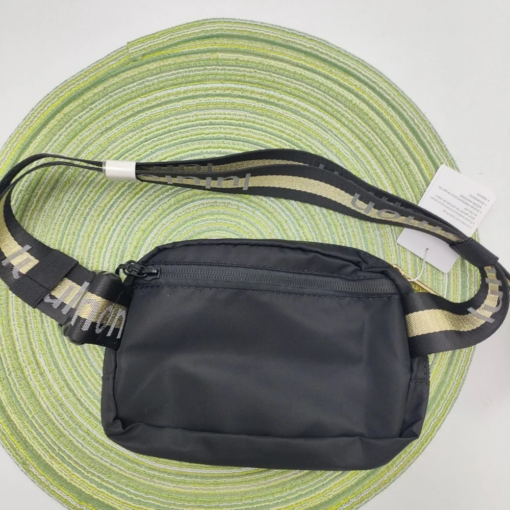 Lululemon Everywhere Crossbody Belt Bag Wordmark Black/Gold